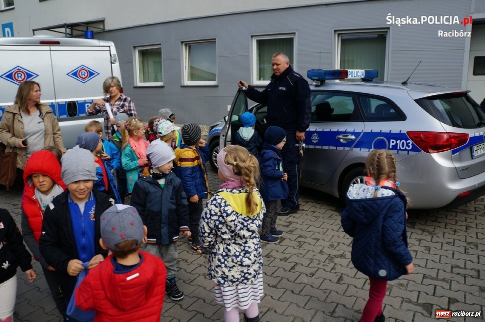 Zdjęcie w galerii na portalu naszraciborz.pl: Przedszkolaki z wizytą w raciborskiej komendzie policji  wiadomości z regionu