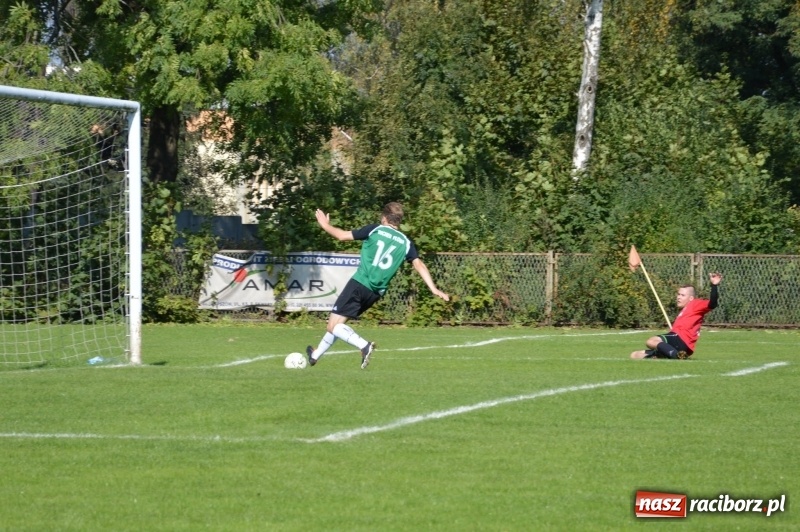 Zdjęcie w galerii na portalu naszraciborz.pl: Wicher zdmuchnął rezerwy pszowskiego Górnika  wiadomości z regionu