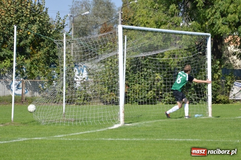 Zdjęcie w galerii na portalu naszraciborz.pl: Wicher zdmuchnął rezerwy pszowskiego Górnika  wiadomości z regionu