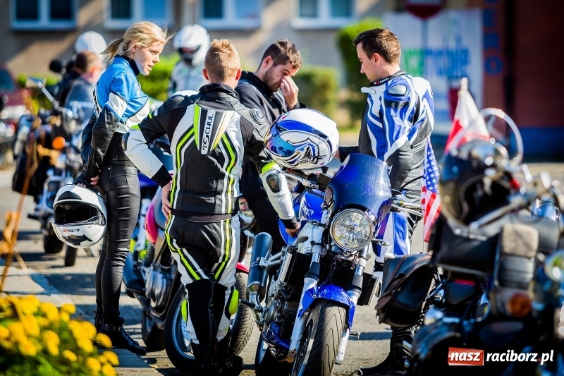 Zdjęcie w galerii na portalu naszraciborz.pl: Kilkuset motocyklistów na nieszporach dziękczynnych w Rudniku wiadomości z regionu