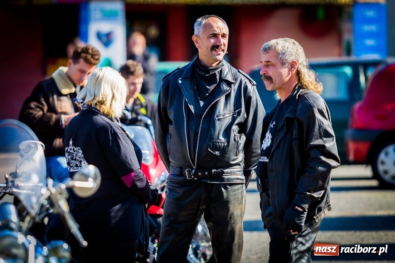 Zdjęcie w galerii na portalu naszraciborz.pl: Kilkuset motocyklistów na nieszporach dziękczynnych w Rudniku wiadomości z regionu