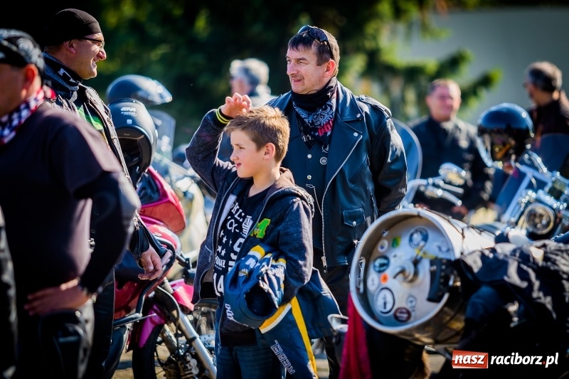 Zdjęcie w galerii na portalu naszraciborz.pl: Kilkuset motocyklistów na nieszporach dziękczynnych w Rudniku wiadomości z regionu