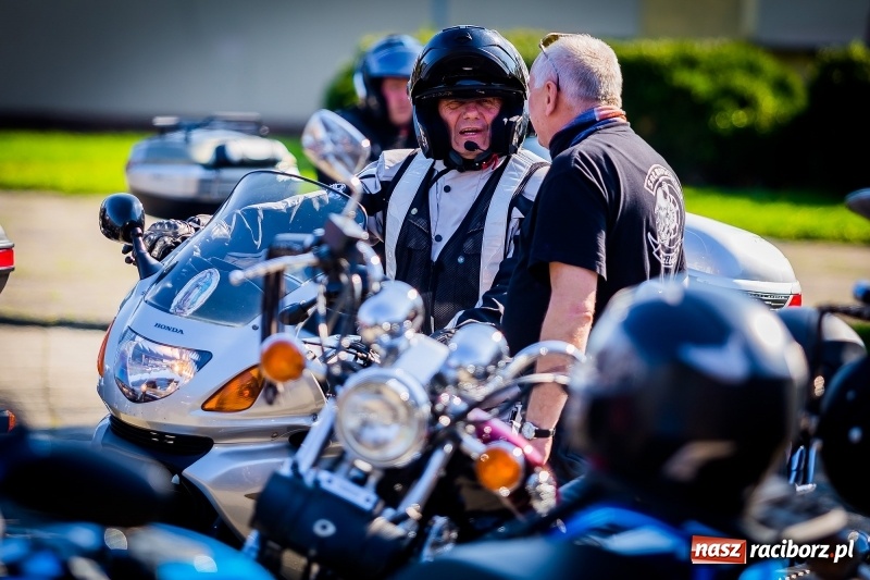 Zdjęcie w galerii na portalu naszraciborz.pl: Kilkuset motocyklistów na nieszporach dziękczynnych w Rudniku wiadomości z regionu