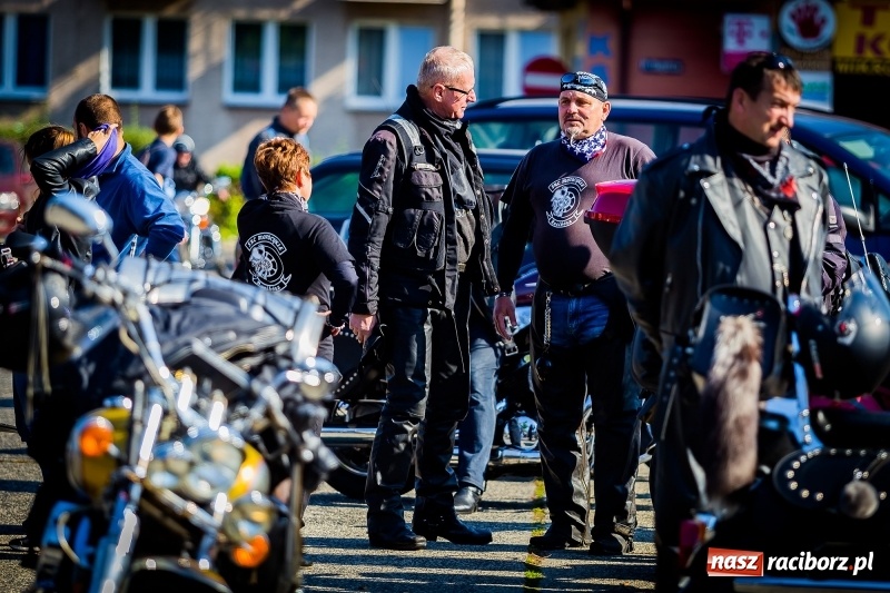Zdjęcie w galerii na portalu naszraciborz.pl: Kilkuset motocyklistów na nieszporach dziękczynnych w Rudniku wiadomości z regionu