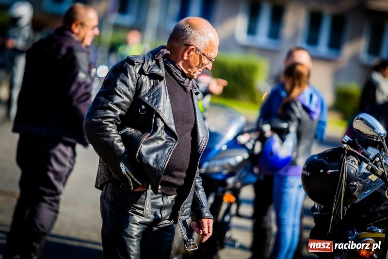 Zdjęcie w galerii na portalu naszraciborz.pl: Kilkuset motocyklistów na nieszporach dziękczynnych w Rudniku wiadomości z regionu