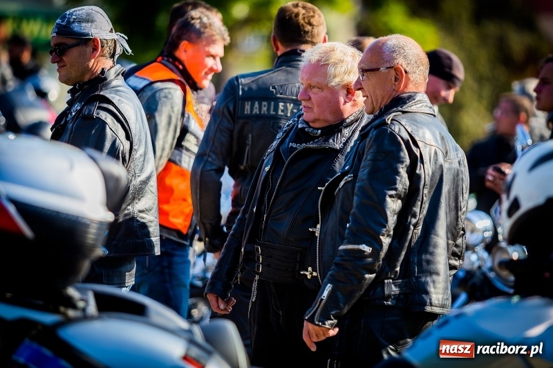 Zdjęcie w galerii na portalu naszraciborz.pl: Kilkuset motocyklistów na nieszporach dziękczynnych w Rudniku wiadomości z regionu