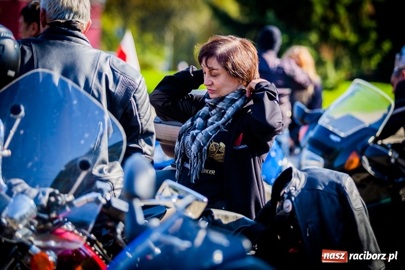 Zdjęcie w galerii na portalu naszraciborz.pl: Kilkuset motocyklistów na nieszporach dziękczynnych w Rudniku wiadomości z regionu