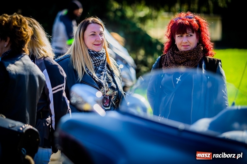Zdjęcie w galerii na portalu naszraciborz.pl: Kilkuset motocyklistów na nieszporach dziękczynnych w Rudniku wiadomości z regionu