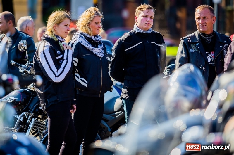 Zdjęcie w galerii na portalu naszraciborz.pl: Kilkuset motocyklistów na nieszporach dziękczynnych w Rudniku wiadomości z regionu