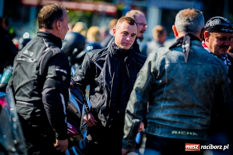 Zdjęcie w galerii na portalu naszraciborz.pl: Kilkuset motocyklistów na nieszporach dziękczynnych w Rudniku wiadomości z regionu