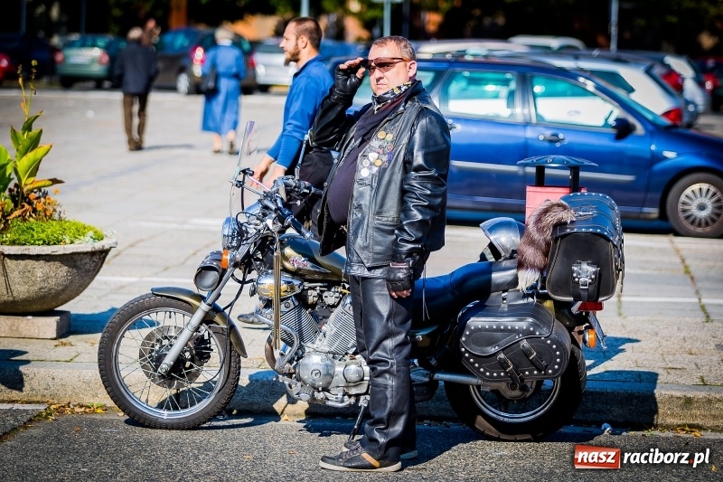 Zdjęcie w galerii na portalu naszraciborz.pl: Kilkuset motocyklistów na nieszporach dziękczynnych w Rudniku wiadomości z regionu