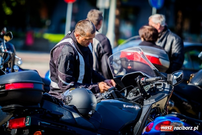Zdjęcie w galerii na portalu naszraciborz.pl: Kilkuset motocyklistów na nieszporach dziękczynnych w Rudniku wiadomości z regionu