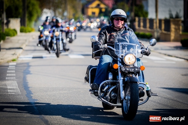 Zdjęcie w galerii na portalu naszraciborz.pl: Kilkuset motocyklistów na nieszporach dziękczynnych w Rudniku wiadomości z regionu