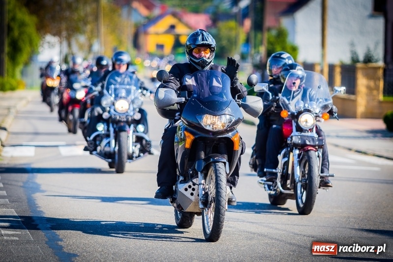 Zdjęcie w galerii na portalu naszraciborz.pl: Kilkuset motocyklistów na nieszporach dziękczynnych w Rudniku wiadomości z regionu