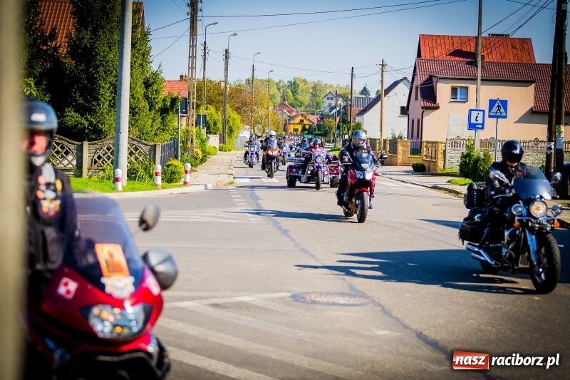 Zdjęcie w galerii na portalu naszraciborz.pl: Kilkuset motocyklistów na nieszporach dziękczynnych w Rudniku wiadomości z regionu