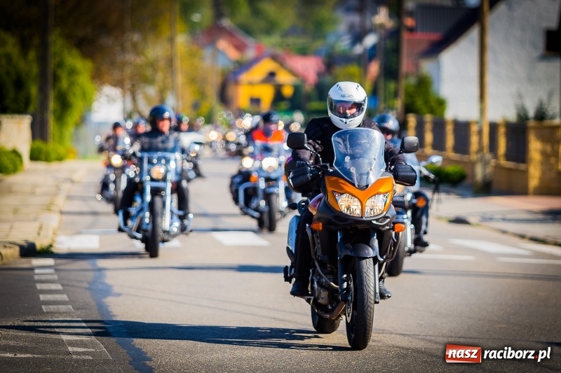 Zdjęcie w galerii na portalu naszraciborz.pl: Kilkuset motocyklistów na nieszporach dziękczynnych w Rudniku wiadomości z regionu