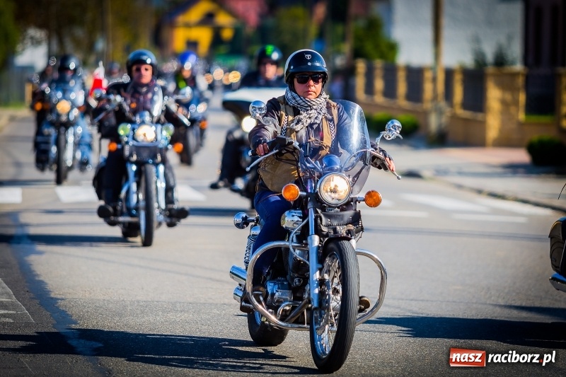 Zdjęcie w galerii na portalu naszraciborz.pl: Kilkuset motocyklistów na nieszporach dziękczynnych w Rudniku wiadomości z regionu
