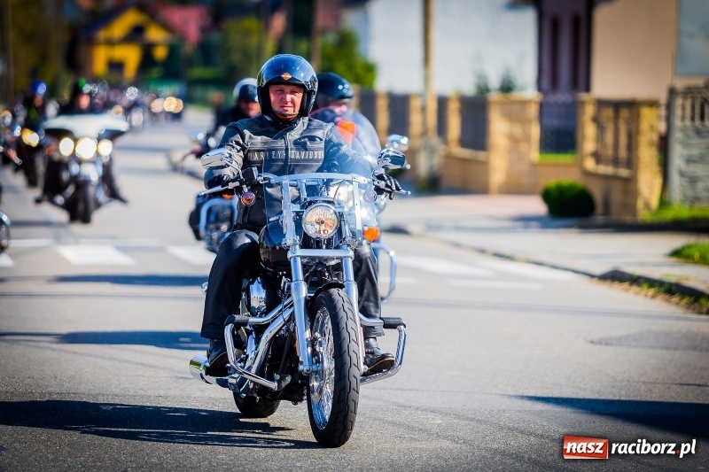 Zdjęcie w galerii na portalu naszraciborz.pl: Kilkuset motocyklistów na nieszporach dziękczynnych w Rudniku wiadomości z regionu