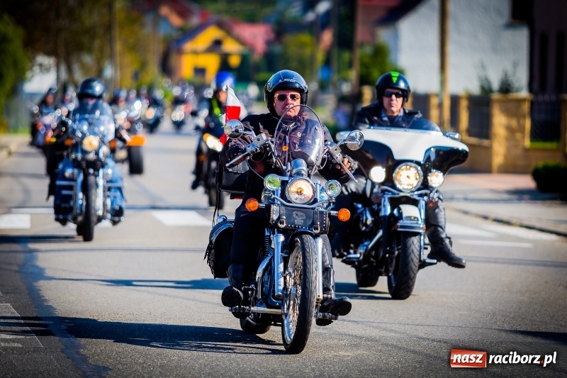 Zdjęcie w galerii na portalu naszraciborz.pl: Kilkuset motocyklistów na nieszporach dziękczynnych w Rudniku wiadomości z regionu