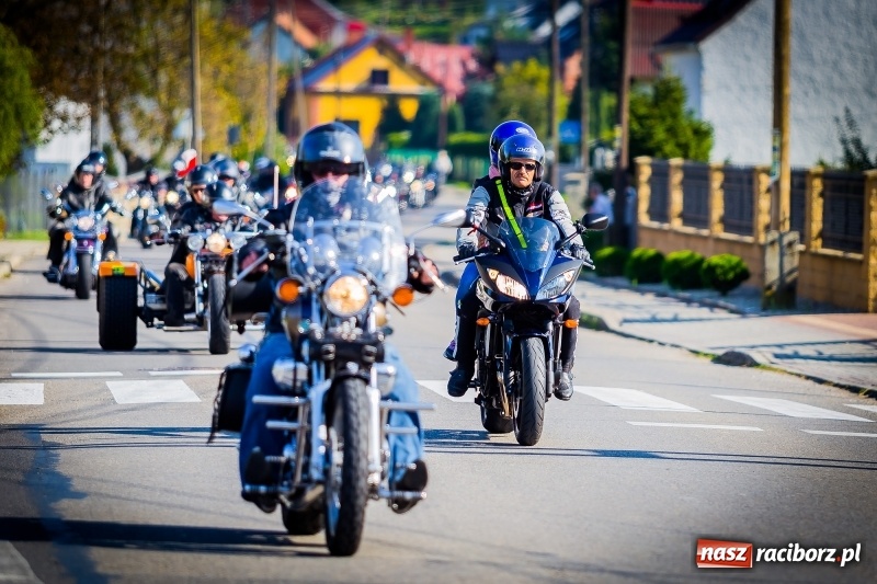 Zdjęcie w galerii na portalu naszraciborz.pl: Kilkuset motocyklistów na nieszporach dziękczynnych w Rudniku wiadomości z regionu