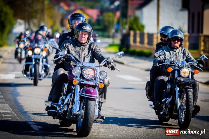 Zdjęcie w galerii na portalu naszraciborz.pl: Kilkuset motocyklistów na nieszporach dziękczynnych w Rudniku wiadomości z regionu