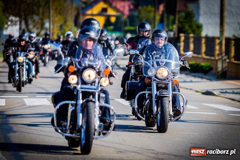 Zdjęcie w galerii na portalu naszraciborz.pl: Kilkuset motocyklistów na nieszporach dziękczynnych w Rudniku wiadomości z regionu