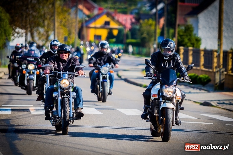 Zdjęcie w galerii na portalu naszraciborz.pl: Kilkuset motocyklistów na nieszporach dziękczynnych w Rudniku wiadomości z regionu