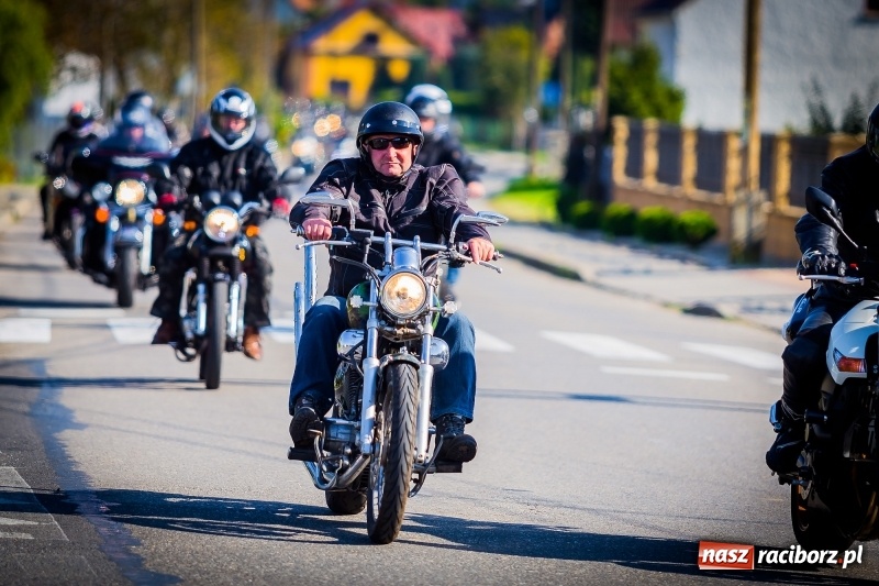 Zdjęcie w galerii na portalu naszraciborz.pl: Kilkuset motocyklistów na nieszporach dziękczynnych w Rudniku wiadomości z regionu