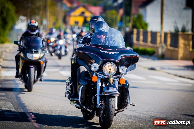 Zdjęcie w galerii na portalu naszraciborz.pl: Kilkuset motocyklistów na nieszporach dziękczynnych w Rudniku wiadomości z regionu