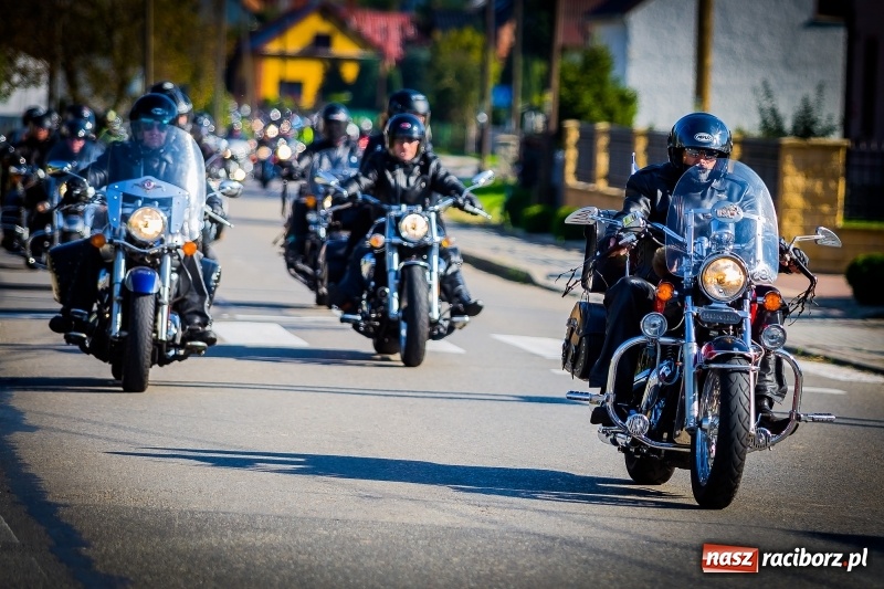 Zdjęcie w galerii na portalu naszraciborz.pl: Kilkuset motocyklistów na nieszporach dziękczynnych w Rudniku wiadomości z regionu