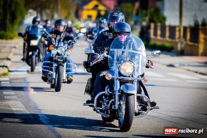 Zdjęcie w galerii na portalu naszraciborz.pl: Kilkuset motocyklistów na nieszporach dziękczynnych w Rudniku wiadomości z regionu