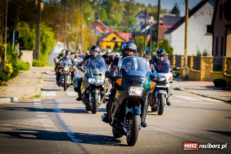 Zdjęcie w galerii na portalu naszraciborz.pl: Kilkuset motocyklistów na nieszporach dziękczynnych w Rudniku wiadomości z regionu