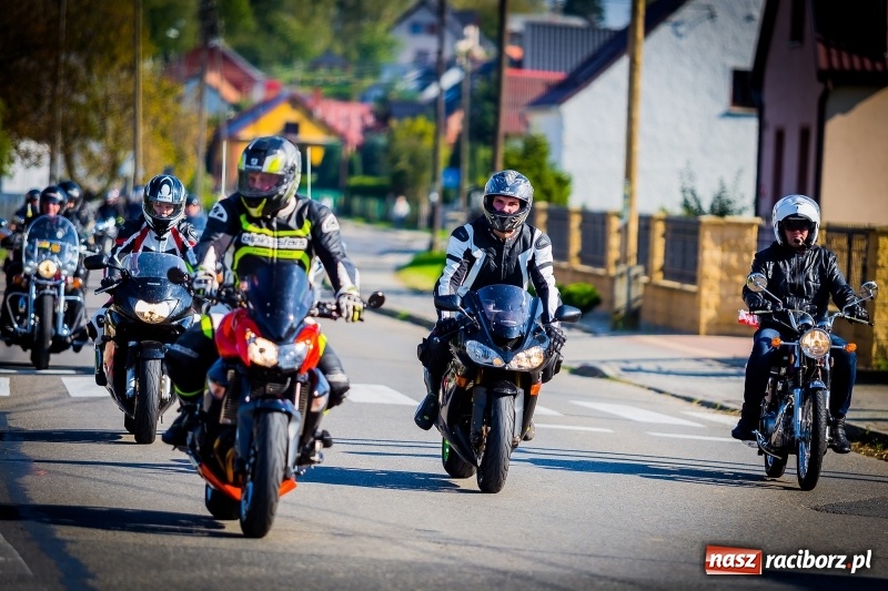 Zdjęcie w galerii na portalu naszraciborz.pl: Kilkuset motocyklistów na nieszporach dziękczynnych w Rudniku wiadomości z regionu