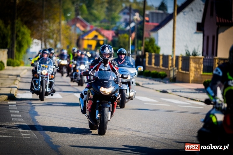 Zdjęcie w galerii na portalu naszraciborz.pl: Kilkuset motocyklistów na nieszporach dziękczynnych w Rudniku wiadomości z regionu