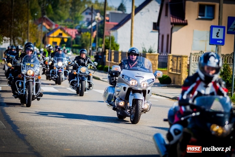 Zdjęcie w galerii na portalu naszraciborz.pl: Kilkuset motocyklistów na nieszporach dziękczynnych w Rudniku wiadomości z regionu