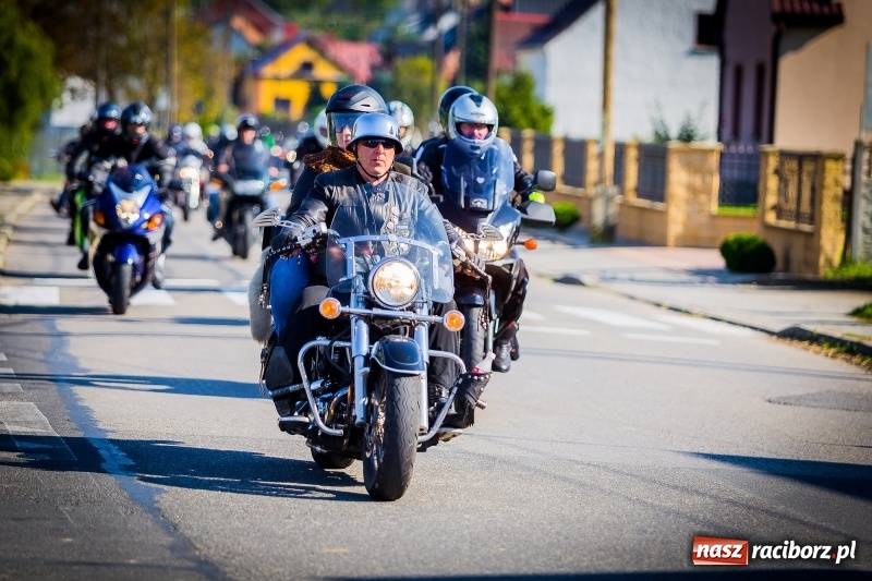 Zdjęcie w galerii na portalu naszraciborz.pl: Kilkuset motocyklistów na nieszporach dziękczynnych w Rudniku wiadomości z regionu