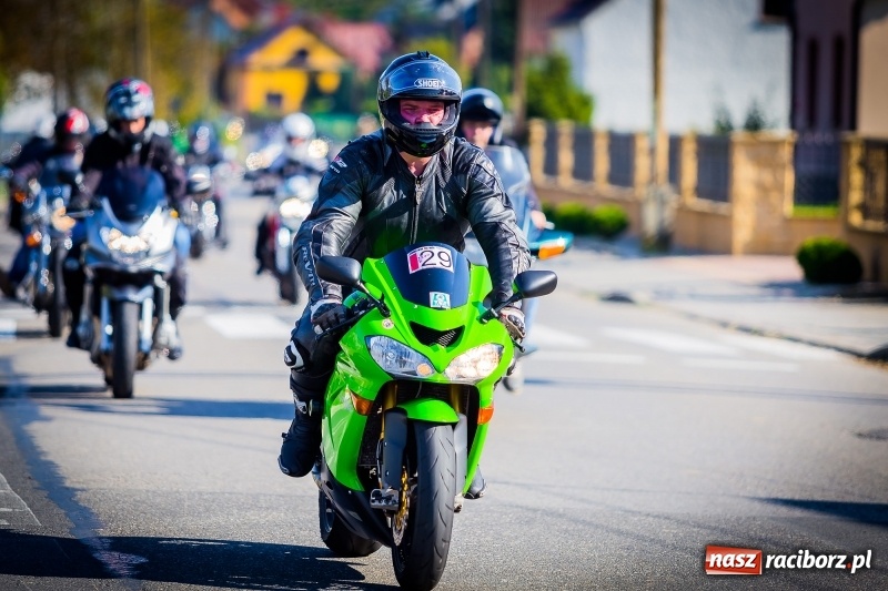 Zdjęcie w galerii na portalu naszraciborz.pl: Kilkuset motocyklistów na nieszporach dziękczynnych w Rudniku wiadomości z regionu