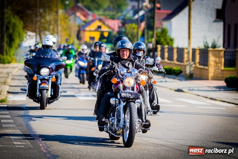 Zdjęcie w galerii na portalu naszraciborz.pl: Kilkuset motocyklistów na nieszporach dziękczynnych w Rudniku wiadomości z regionu