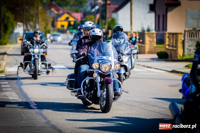 Zdjęcie w galerii na portalu naszraciborz.pl: Kilkuset motocyklistów na nieszporach dziękczynnych w Rudniku wiadomości z regionu