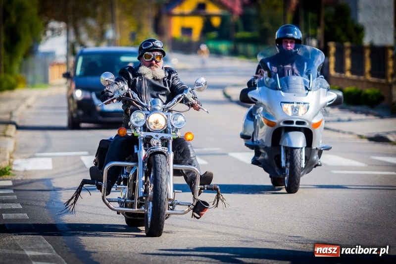 Zdjęcie w galerii na portalu naszraciborz.pl: Kilkuset motocyklistów na nieszporach dziękczynnych w Rudniku wiadomości z regionu