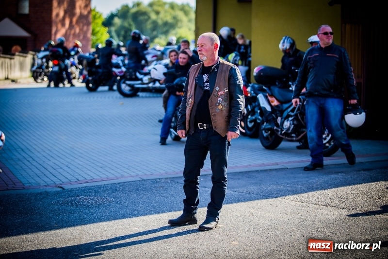 Zdjęcie w galerii na portalu naszraciborz.pl: Kilkuset motocyklistów na nieszporach dziękczynnych w Rudniku wiadomości z regionu