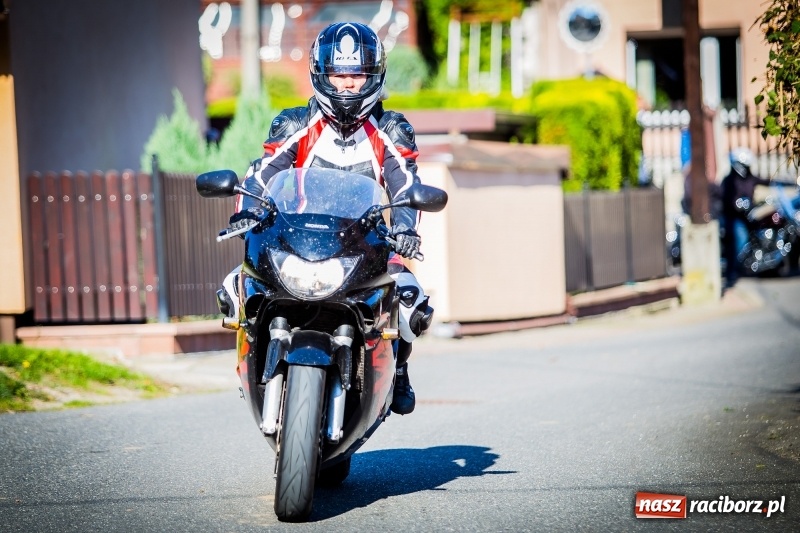 Zdjęcie w galerii na portalu naszraciborz.pl: Kilkuset motocyklistów na nieszporach dziękczynnych w Rudniku wiadomości z regionu