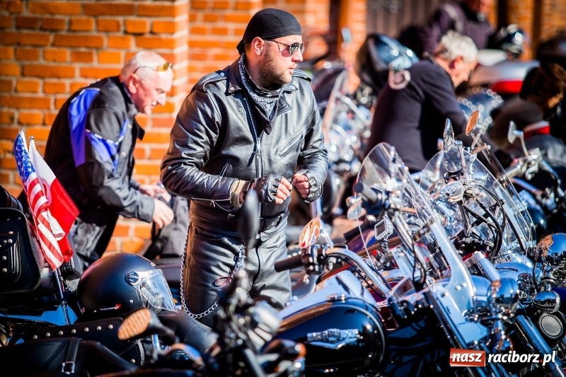 Zdjęcie w galerii na portalu naszraciborz.pl: Kilkuset motocyklistów na nieszporach dziękczynnych w Rudniku wiadomości z regionu