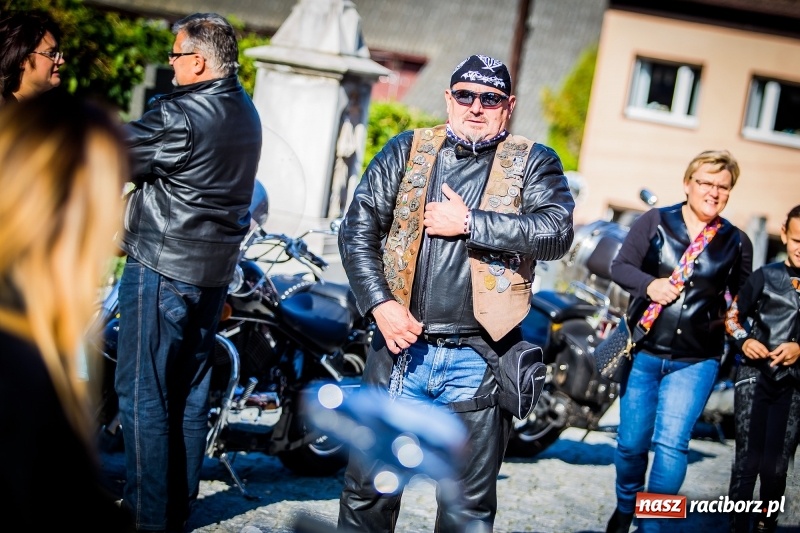 Zdjęcie w galerii na portalu naszraciborz.pl: Kilkuset motocyklistów na nieszporach dziękczynnych w Rudniku wiadomości z regionu