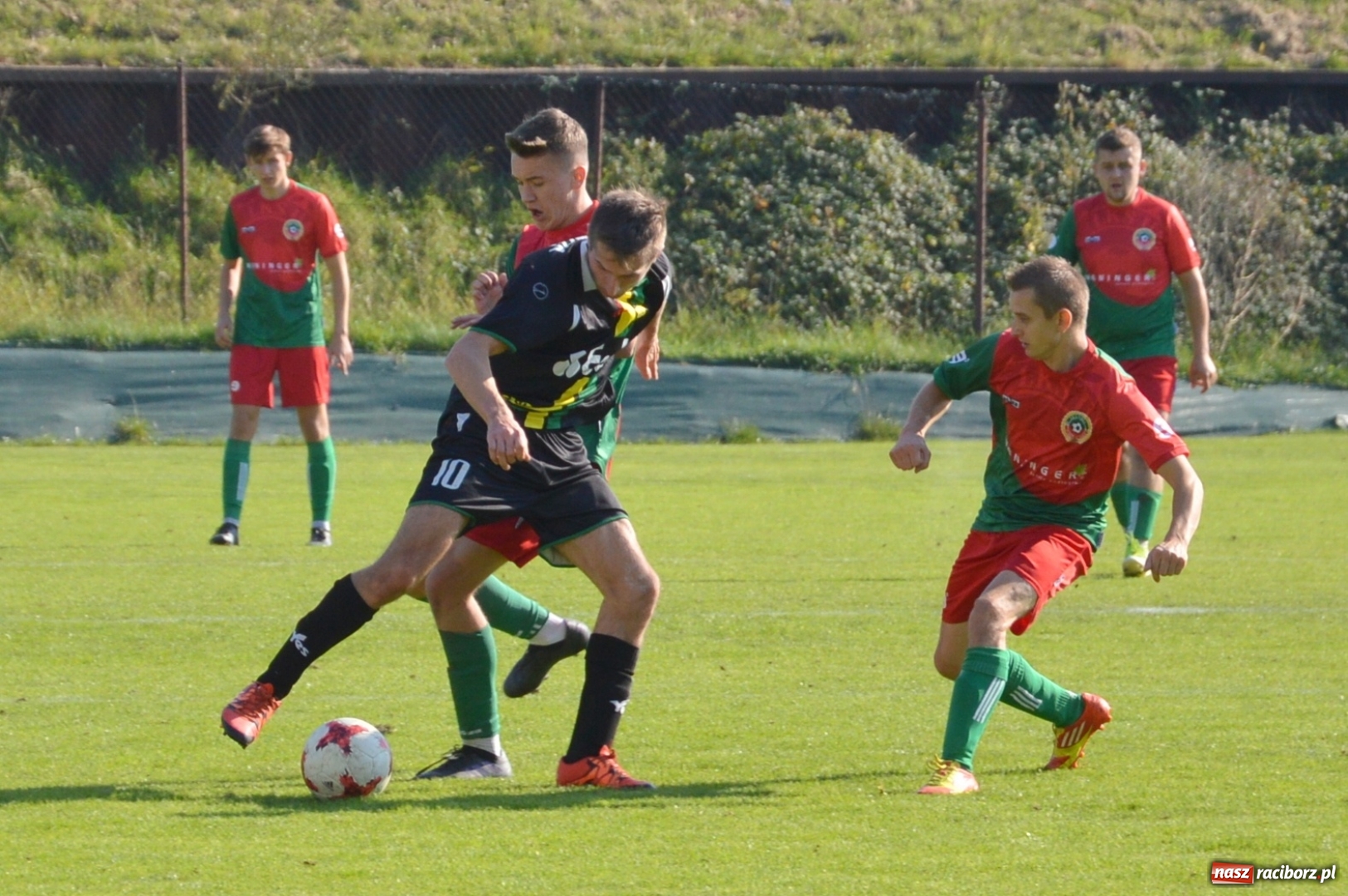 Zdjęcie w galerii na portalu naszraciborz.pl: Niespodzianka w Turzy Śląskiej. Rudzki Buk z kompletem punktów wiadomości z regionu