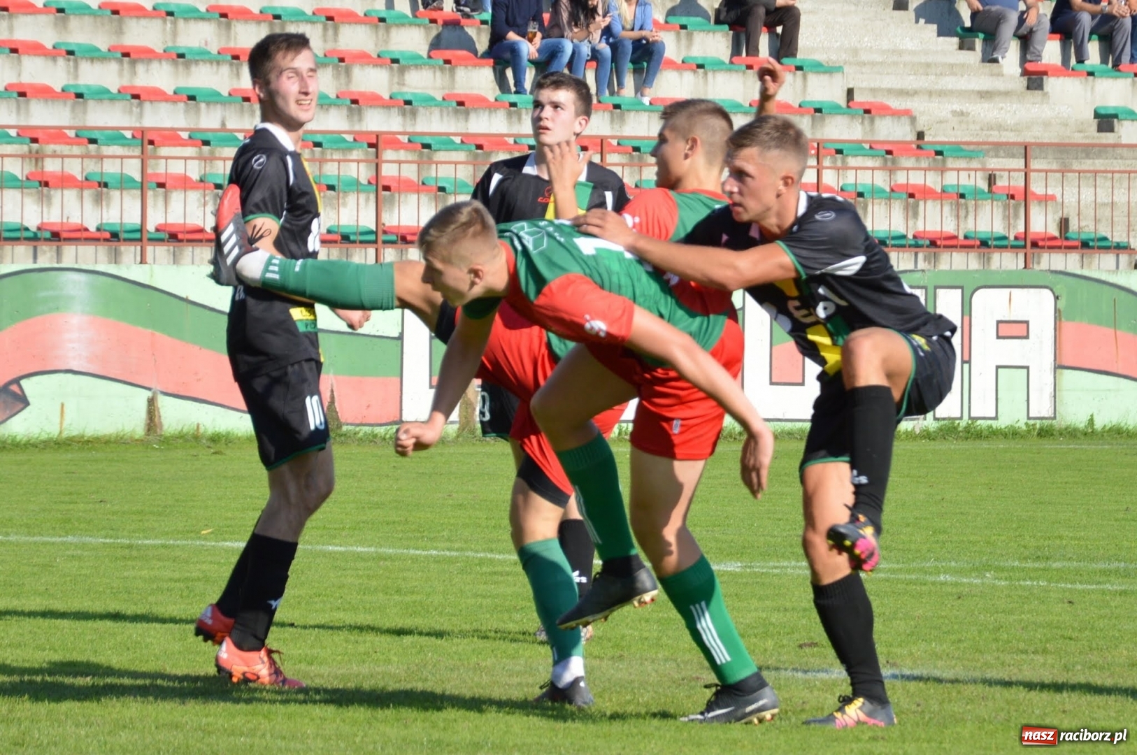 Zdjęcie w galerii na portalu naszraciborz.pl: Niespodzianka w Turzy Śląskiej. Rudzki Buk z kompletem punktów wiadomości z regionu