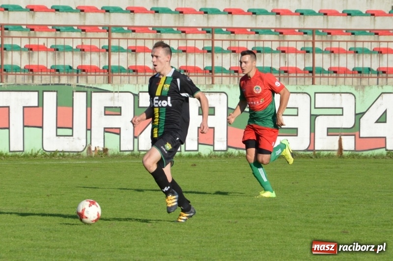 Zdjęcie w galerii na portalu naszraciborz.pl: Niespodzianka w Turzy Śląskiej. Rudzki Buk z kompletem punktów wiadomości z regionu