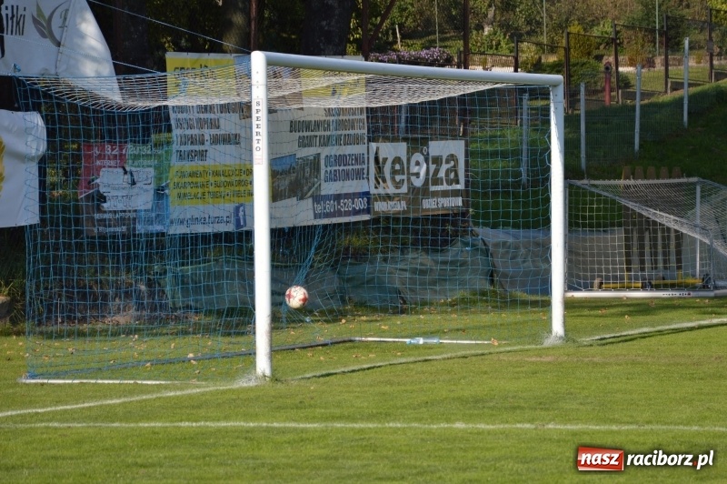 Zdjęcie w galerii na portalu naszraciborz.pl: Niespodzianka w Turzy Śląskiej. Rudzki Buk z kompletem punktów wiadomości z regionu