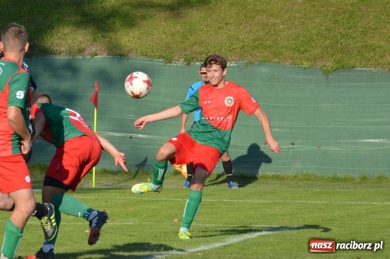 Zdjęcie w galerii na portalu naszraciborz.pl: Niespodzianka w Turzy Śląskiej. Rudzki Buk z kompletem punktów wiadomości z regionu