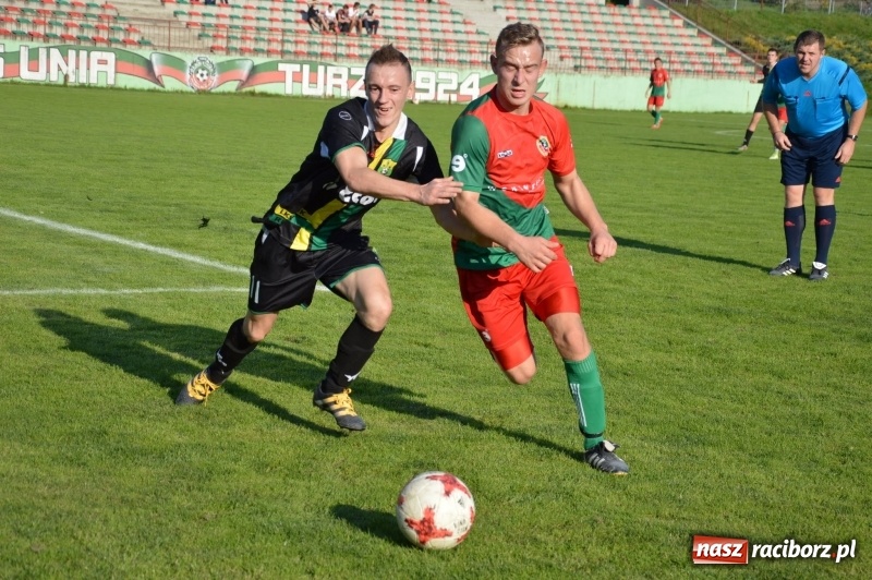 Zdjęcie w galerii na portalu naszraciborz.pl: Niespodzianka w Turzy Śląskiej. Rudzki Buk z kompletem punktów wiadomości z regionu
